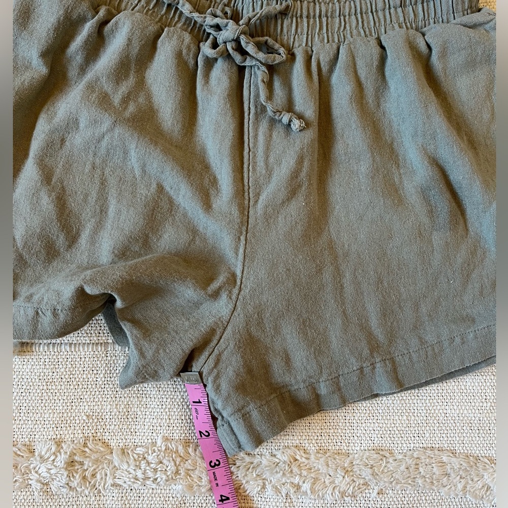 Abercrombie and Fitch olive green shorts - Picture 4 of 6